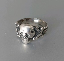 Antico anello teschio argento