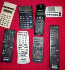 Lotto di 8 pezzi tra telecomandi tv e dvd, calcolatrici, cordless