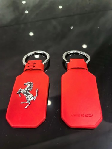 Ferrari rouge porte - porte-clés, en