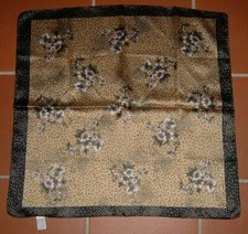 VINTAGE FOULARD NERO/ORO CON MOTIVI FLOREALI CM. 53x50