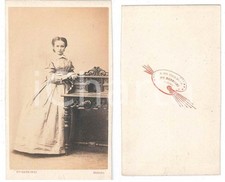 1870 ca TORINO Giovane donna con scrivania - Foto F.lli BERNIERI CDV