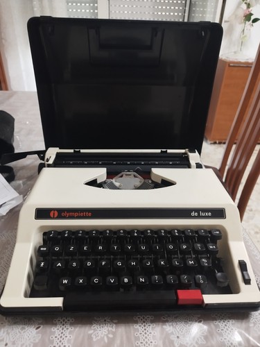 Macchina scrivere anni 70 - macchina,