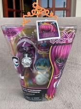 Nuova bambola Novi Stars Fashion Monster Alien Sila Clops occhi illuminati MGA 2012