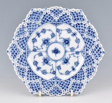 Piatto Royal Copenhagen (Danimarca) porcellana blu scanalato pizzo pieno 21 cm n.1094