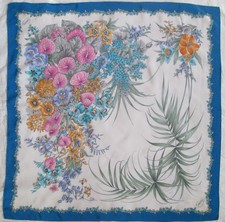 -Superbe Foulard GUCCI  soie