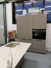 cucina Scavolini completa di elettrodomestici e Top Isola In Grès nuova