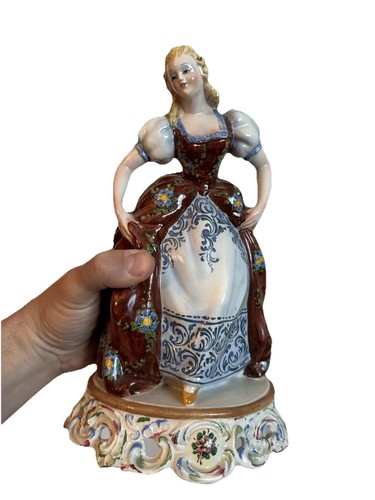 Grande scultura porcellana