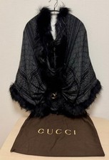Scialle Gucci modello GG lana