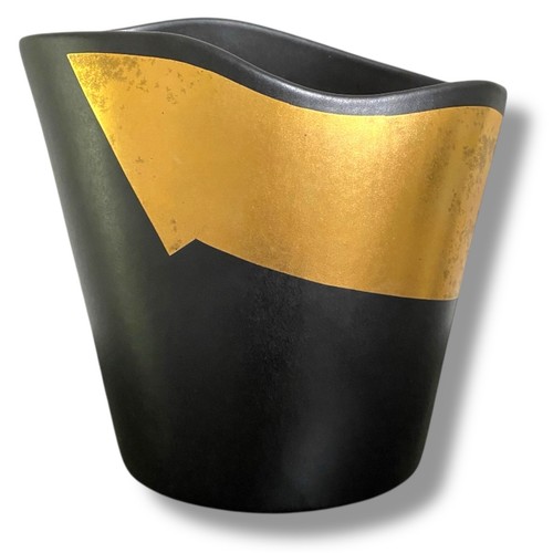 Vaso fioriera astratto