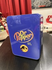 NUOVO mini frigo promozionale Dr. Pepper Jurassic World: Dominion Dark Berry - RARO