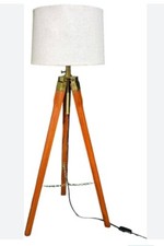Lampada da terra treppiede con