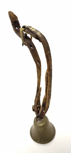 Antica campana primitiva - , di