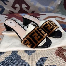 Fendi Sandali a fascia larga