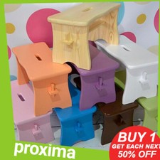 Piccolo sgabello in legno