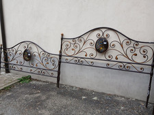 LETTO FERRO A RICCIOLI CON TONDI IN LAMIERA DIPINTI - MATRIMONIALE - 1940 EMILIA