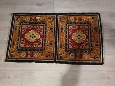 Antico tappeto tibetano sotto