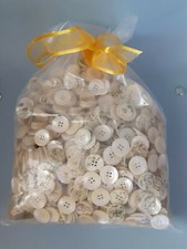 Bottoni madreperla 4 fori diametro 20 mm. lotto da 1,2 kg