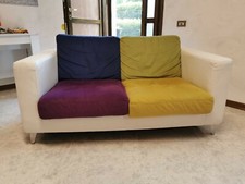 Divano moderno colorato e
