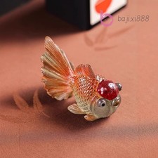 Pesce koi intagliato a mano in