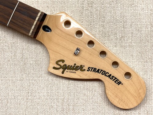 Fender squier strat - strat, stile