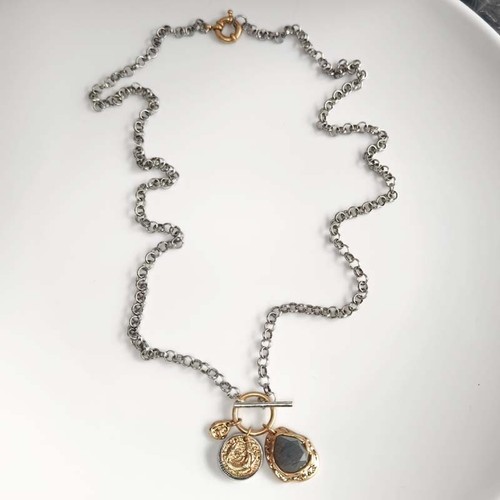 Collana con ciondolo
