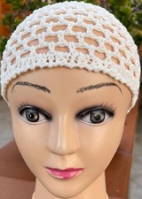 Cappellino bianco a rete fatto a mano uncinetto in cotone 