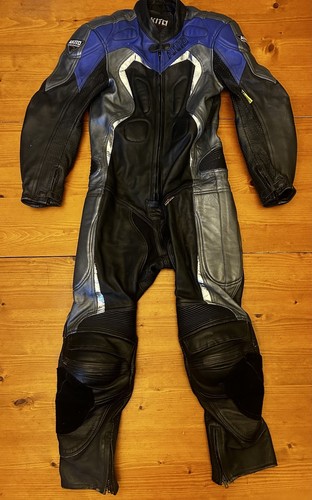 Akito tuta moto one - akito,