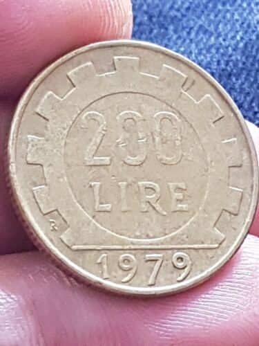 Italy 200 lire 1979 105 - italy,
