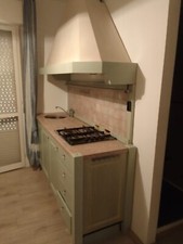 cucina completa in legno (forno, piano cottura e lavello inclusi)