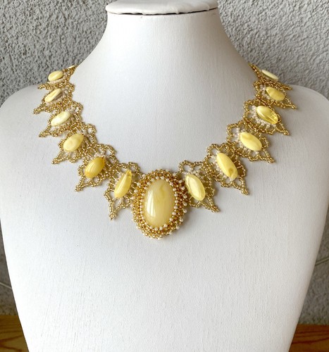Collana floreale ambra