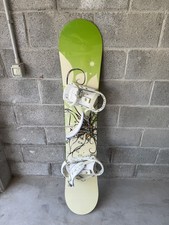 Salomon Snowboard Verde/Bianco con Attacchi  Da Donna Usato in Ottime Condizioni