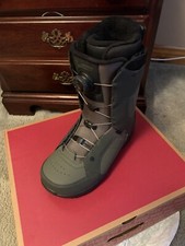 Snowboarding boots