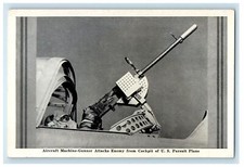 c1940s Aereo Mitragliatore-Gunner dalla cabina di pilotaggio degli Stati Uniti Inseguimento Aereo Cartolina