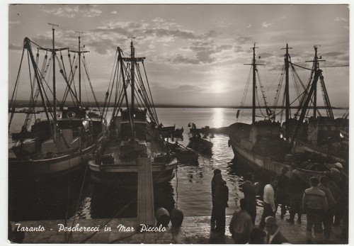 Taranto pescherecci in mar - -,
