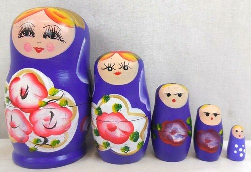 Bella matrioska dipinta mano - dipinta, a