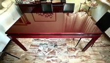 Tavolo in legno laccato Bordeaux e dettagli neri 85X180X75