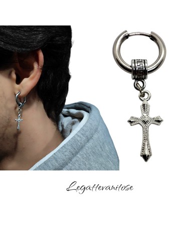 Orecchino con croce pendente
