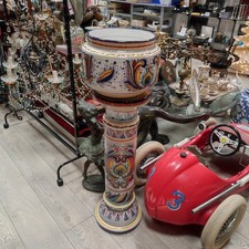 Colonna con porta vaso in