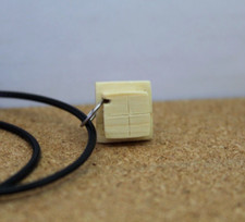 collana ciondolo in legno fatto a mano 4 CUBI unico 2,1x2,1x0,6 cm