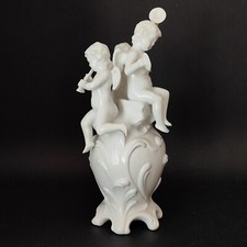 Gruppo di puttini suonatori su