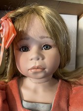 Nuova bambola di porcellana