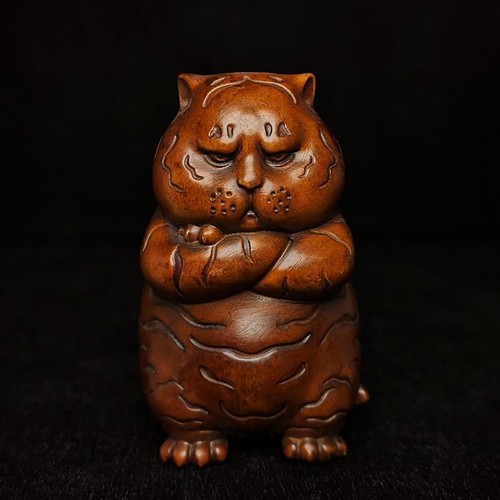 Statua tigre intagliata - , mano