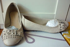 Scarpe ballerine, numero 38, con piccole borchie e strass, colore beige chiaro