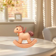 Statua di cavallo a dondolo in