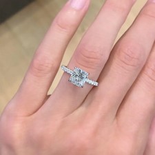 Anello elegante 4,20 ct