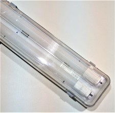 Plafoniera Stagna IP65 per 2 tubi LED da CM150 NON compresi. Marca Poliplast