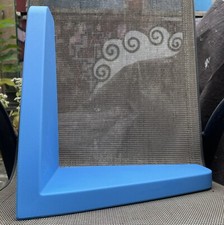 Libreria angolare galleggiante