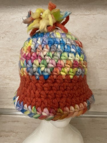 Cappellino fatto mano - a,