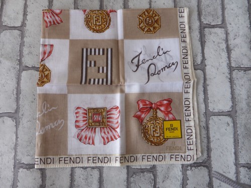 Fendi sciarpa nastro charm - sciarpa,