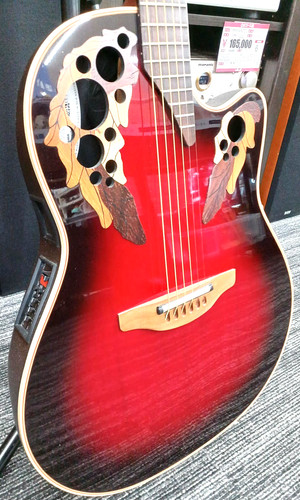 Chitarra acustica elettrica